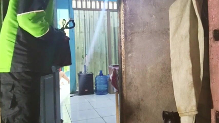 Kepergok Ojol Pengantar Makanan Ketika Aku Sedang Masturbasi SD (2026)