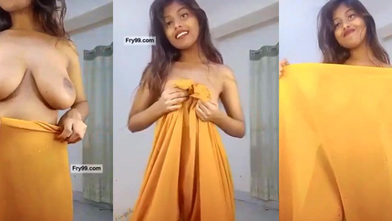 Bengali Girl Ne Big Boobs Show Kiya Saree Ka Pallu Hatakar SD (2026)