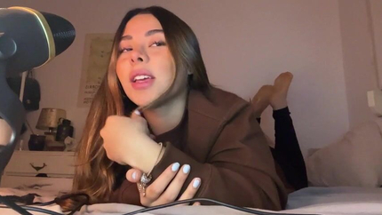 Hot Girl 755,334kb SD (2026)
