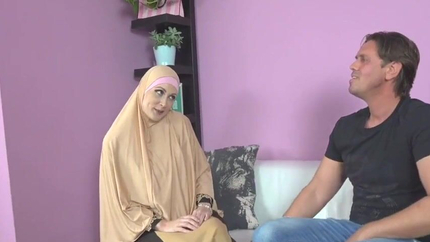 Buxom Muslim Lady Knows How Tu Suck A Dick SD (2026)