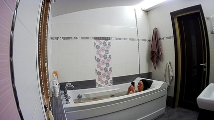 Bathroom: Stella Relaxing And Singing In The Bath – Real Amateur Bathroom Scene SD (2026)