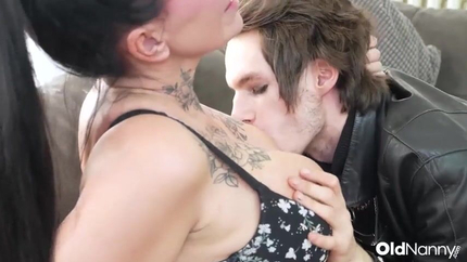 Inked Mature With Big Tits Gives Emo Stud SD (2026)