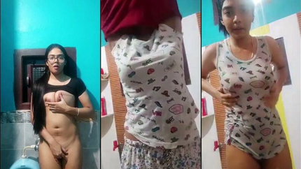 Gorgeous Girlfriend's Steamy Bathroom Striptease: Fully Nude, Masturbating With Glasses, Drenched In Sweat SD (2026)