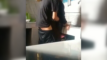 Main Di Dapur Sama Pembantu (sex In Kitchen) SD (2026)