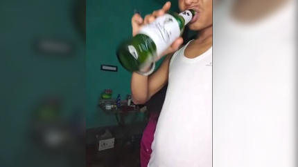 Bengali Sexy Boudi In Saree Gives Blowjob SD (2026)