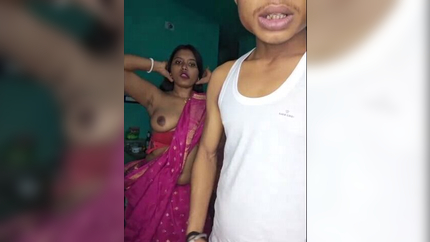 Bengali Sexy Boudi In Saree Gives Blowjob SD (2026)