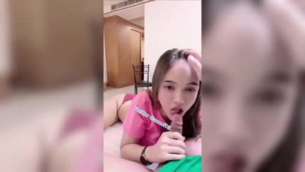 Melsa ABG Semok Mulus Tobrut Parah Goyang Enyoh Enyohh Di Atas Kontol Gede SD (2026)