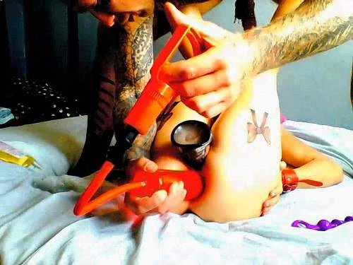 Girl Gets Dildo Penetration During Anal Pump With Insane Tattooed Male - Anal Stretching, Double Penetration [HD/Mp4/1000 MB]