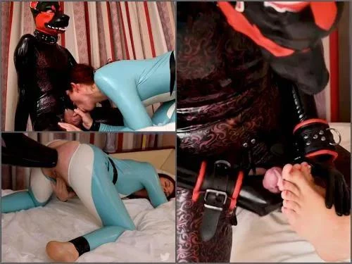 Webcam Latex Wild Puppy Dog and Double Anal Fisting - Double Vaginal, Big Toys [HD/MPEG-4/347 MB]